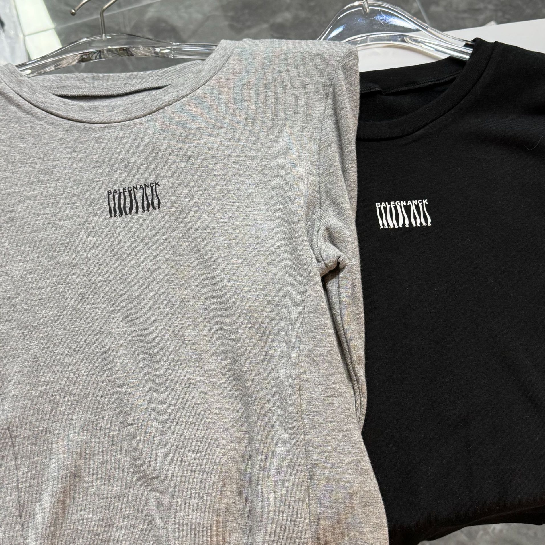 设计感小众下摆弧形正肩长袖t恤女鱼骨打底衫黑色上衣秋冬季