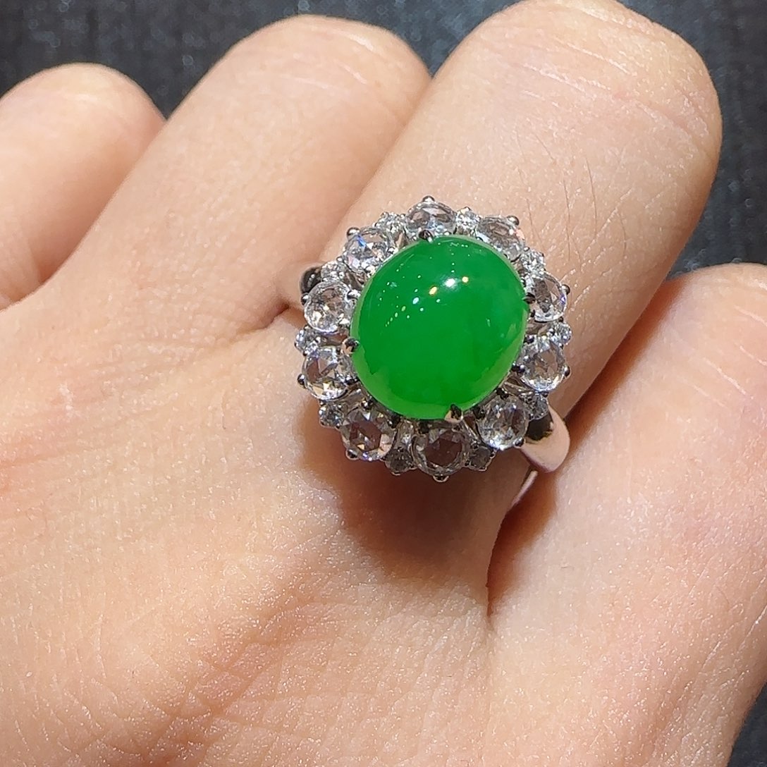 翡翠18K金镶嵌戒指蛋面