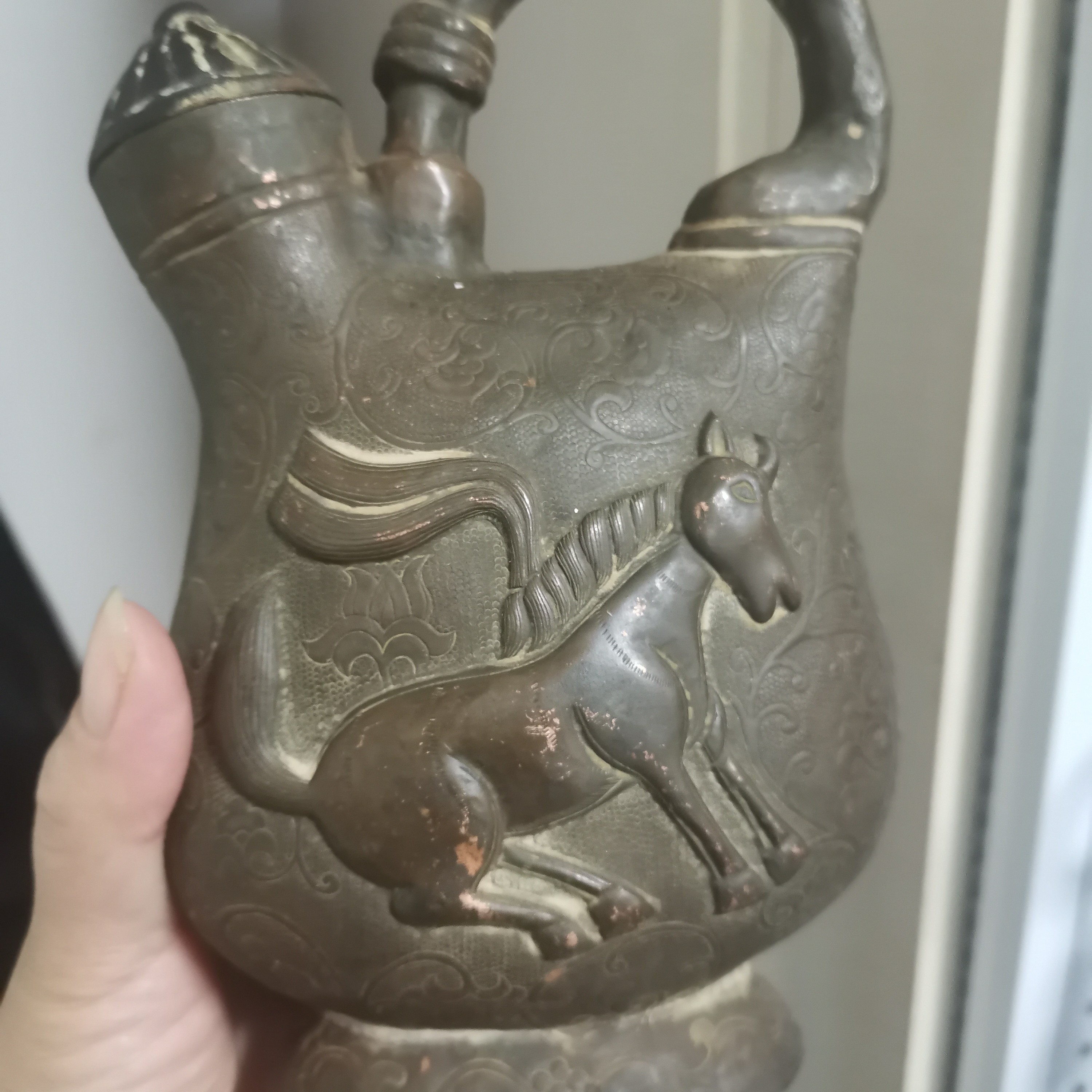 一件铜壶，商品如图