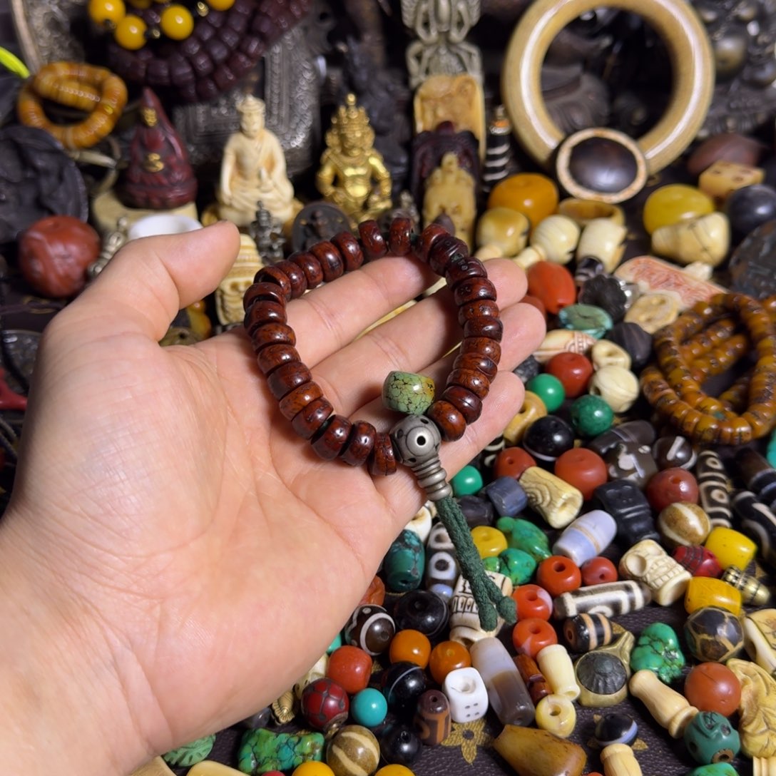 无***悔琉璃颈饰如图如图