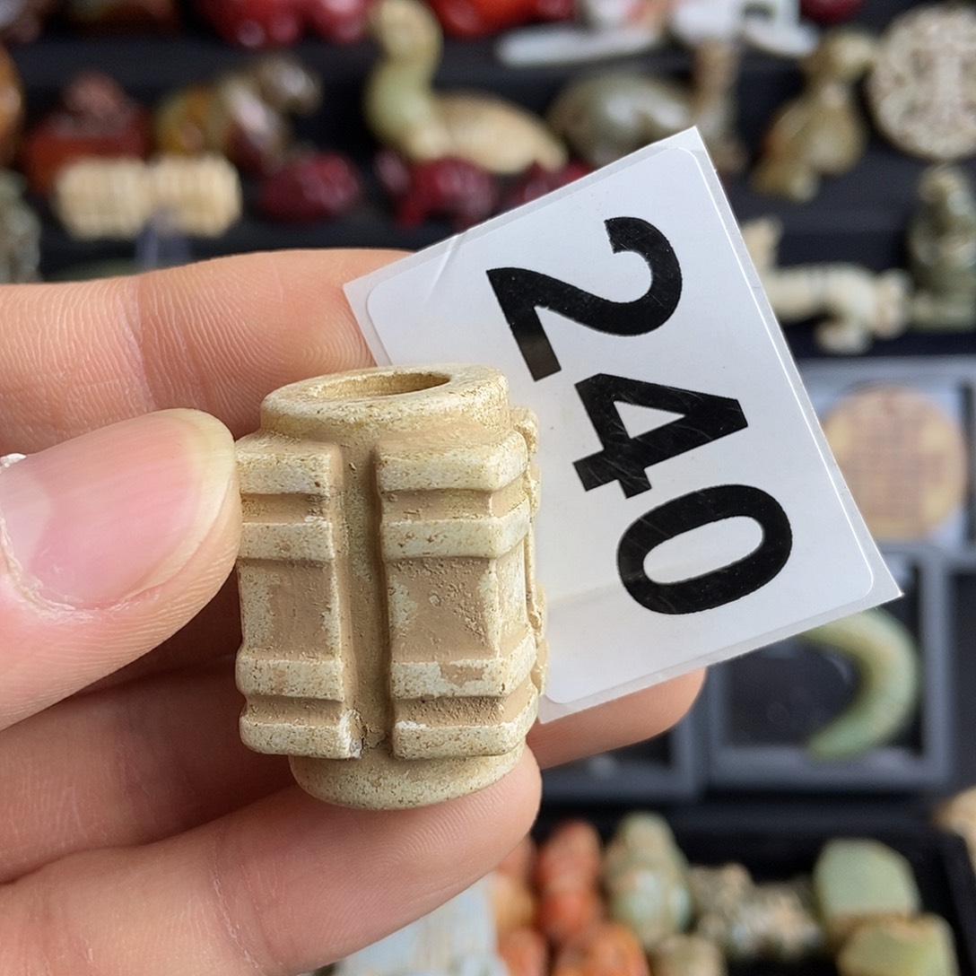 和田玉饰品未镶嵌