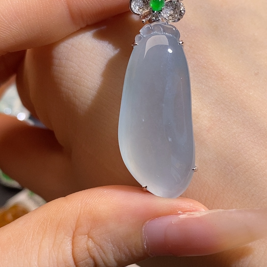 翡翠未镶嵌颈饰福瓜