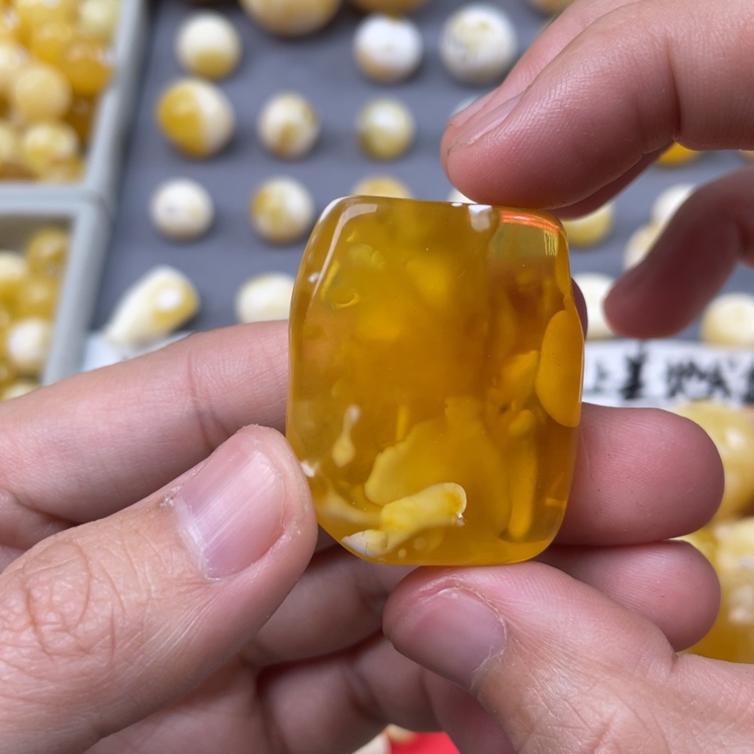 蜜蜡珠宝奇石未镶嵌