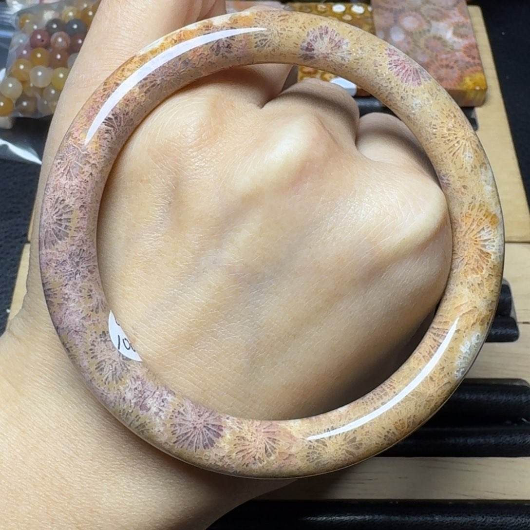 硅化玉60.7紫红黄大花，盘盘未镶嵌