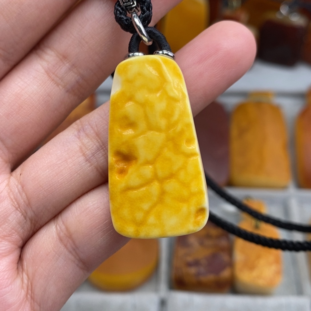 琥珀吊坠(赠链)未镶嵌