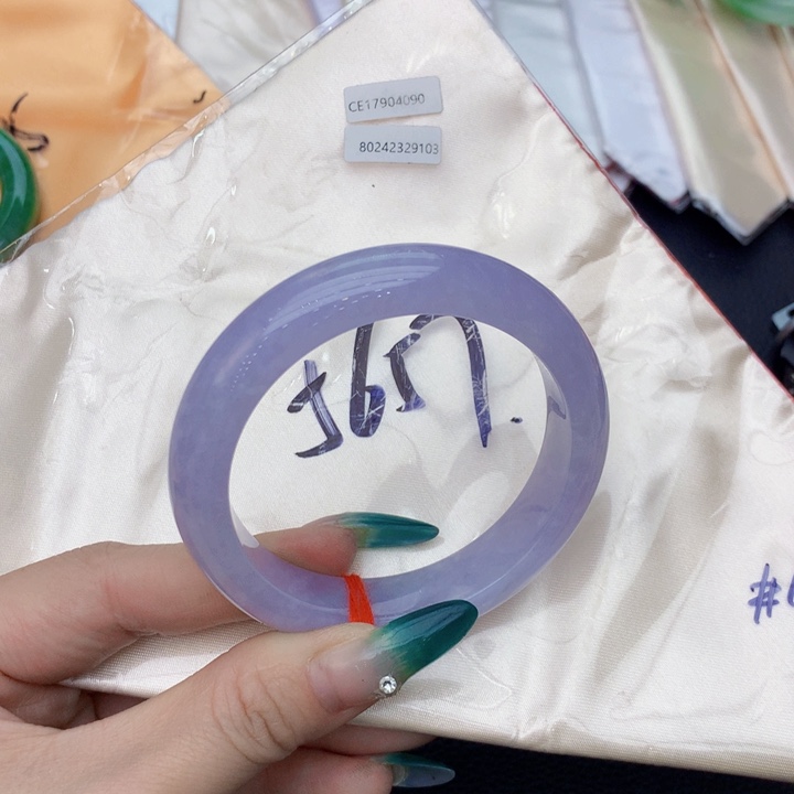 翡翠手镯未镶嵌翡翠手镯