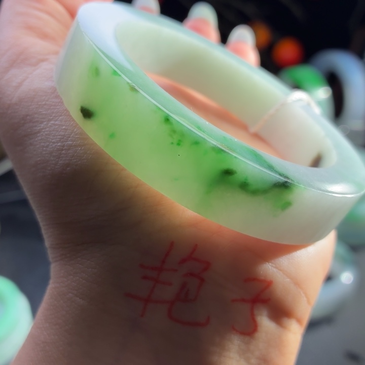 未镶嵌手镯定制翡翠