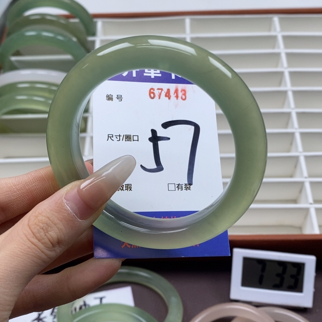 蛇纹石玉手镯未镶嵌