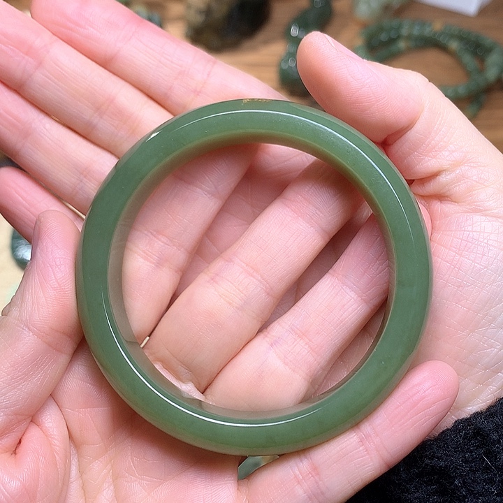 岫岩河磨玉（透闪石质玉）未镶嵌手镯