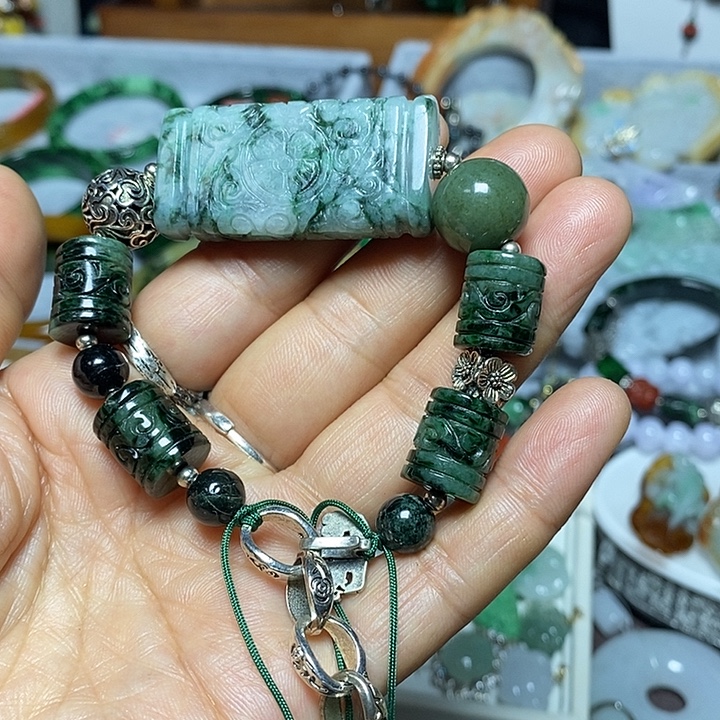 翡翠未镶嵌吊坠(赠链)