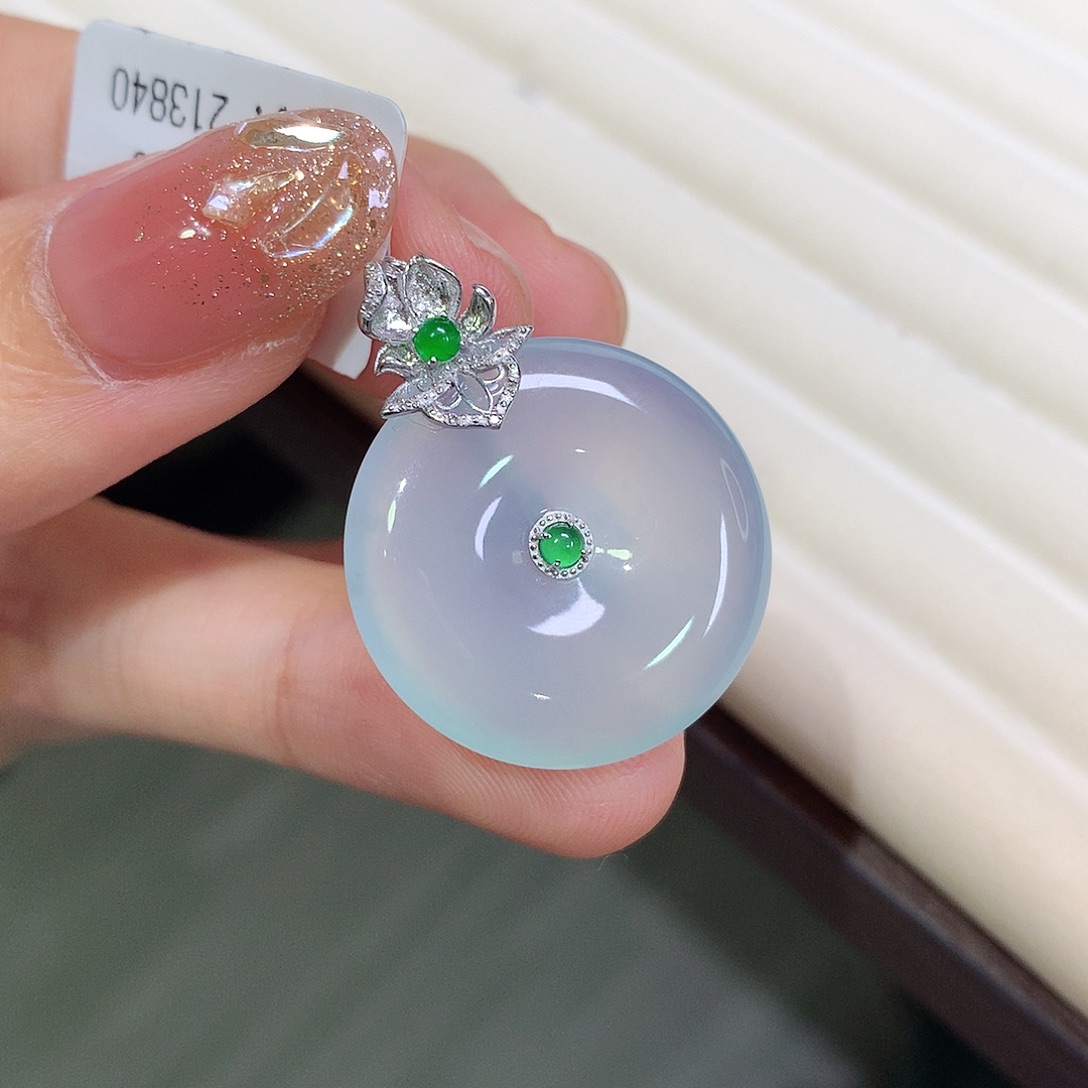 翡翠18K金镶嵌颈饰