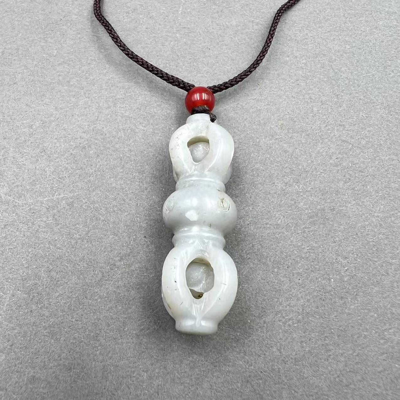 0121晚017和田玉挂件