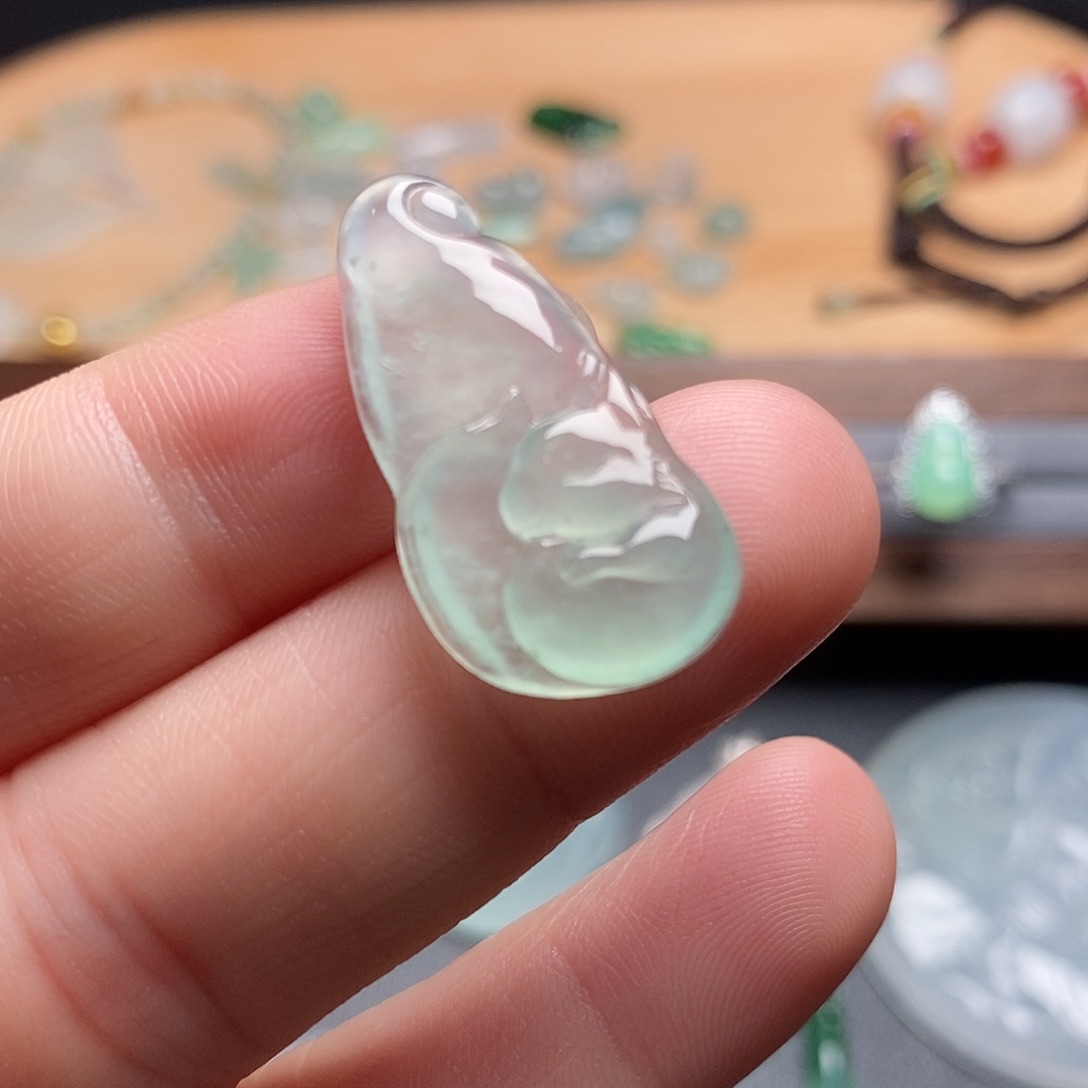 翡翠颈饰未镶嵌九尾狐