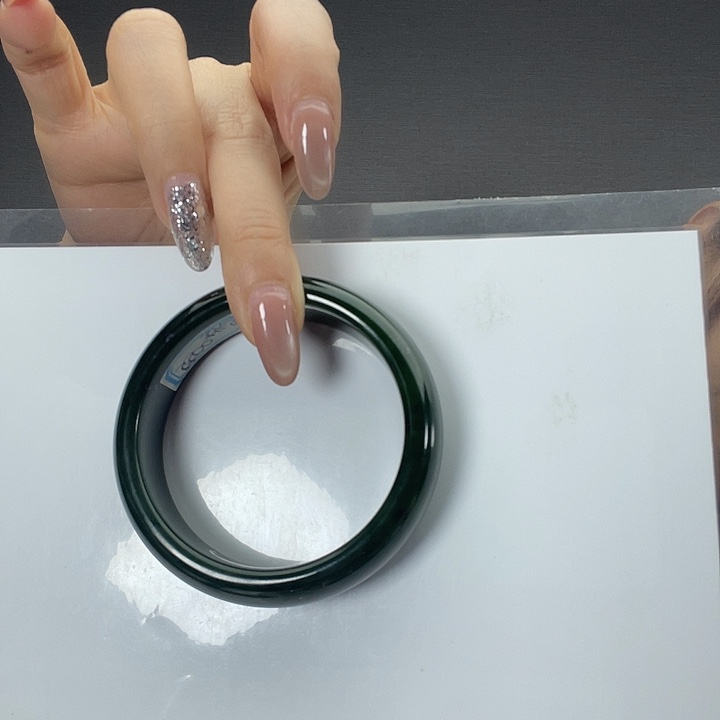 ****和田玉未镶嵌手镯