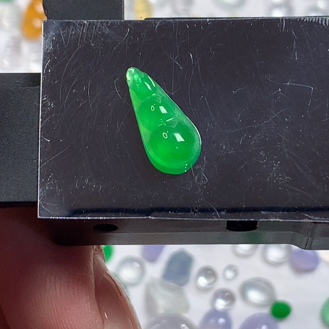 翡翠未镶嵌颈饰正阳绿豆