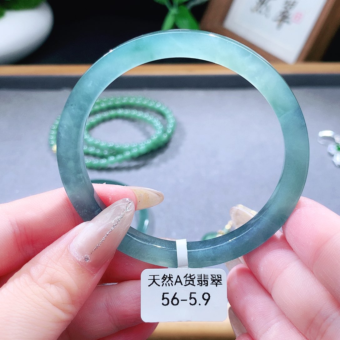 翡翠手镯（圆镯）未镶嵌