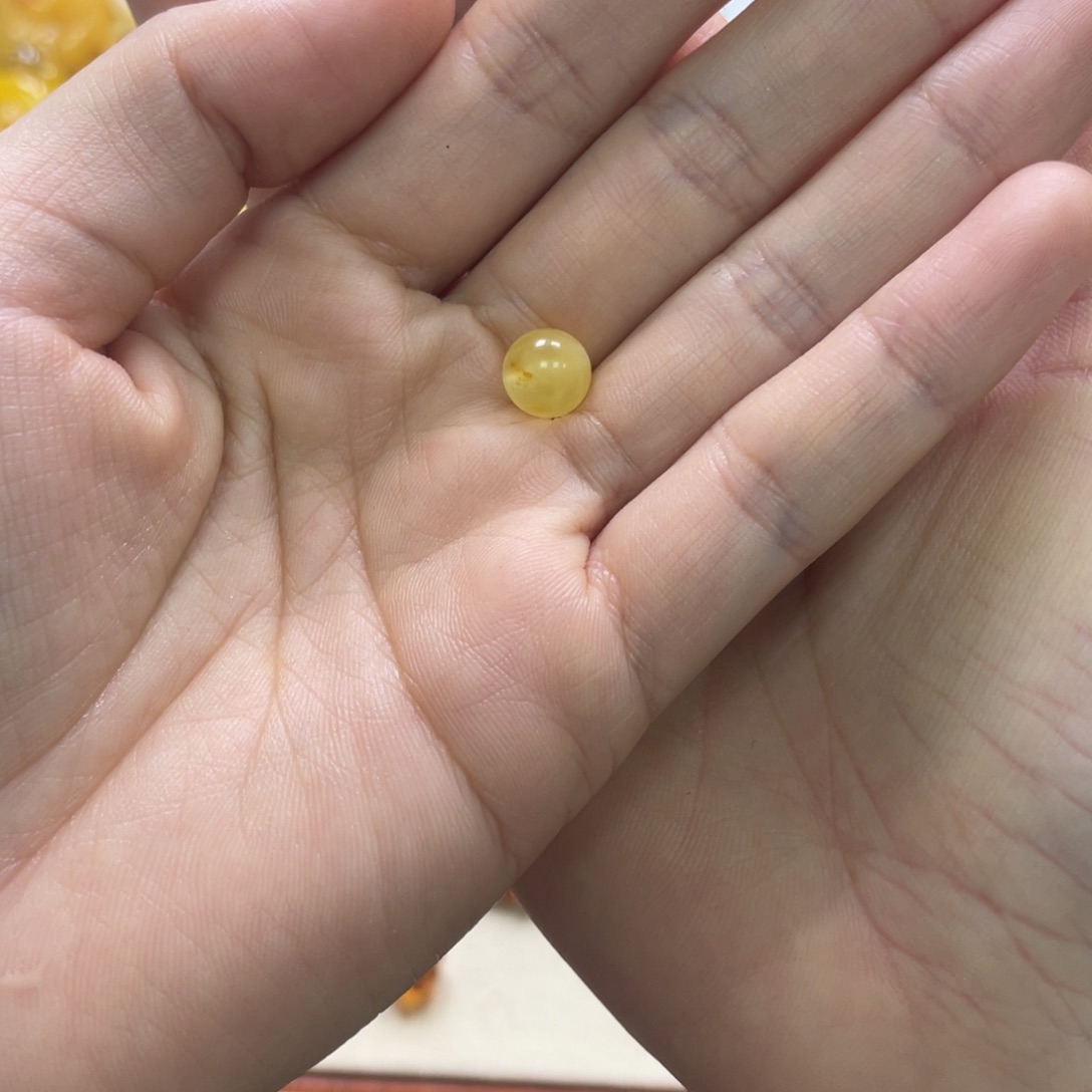 牛***奶琥珀未镶嵌裸石天然琥珀