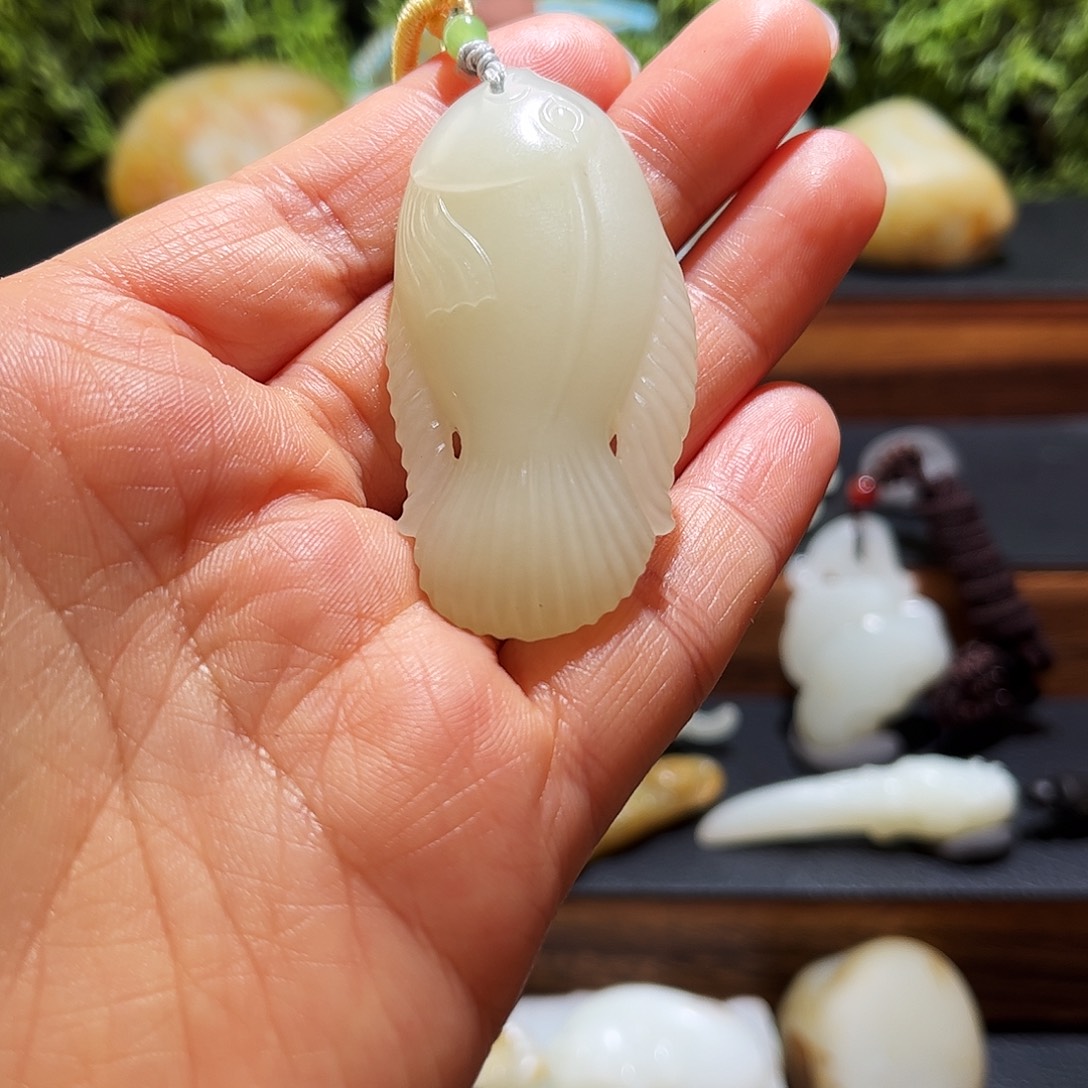 和田玉（糖玉）未镶嵌吊坠(赠链)且末黄口鱼