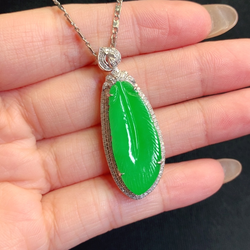 【闪购商品】颈饰18K金镶嵌翡翠羽毛