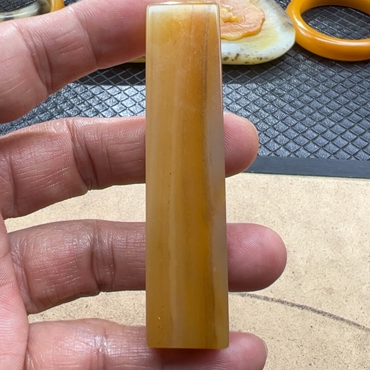 石英质玉（黄龙玉）颈饰未镶嵌