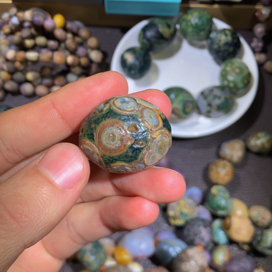 石材l****s眼睛石