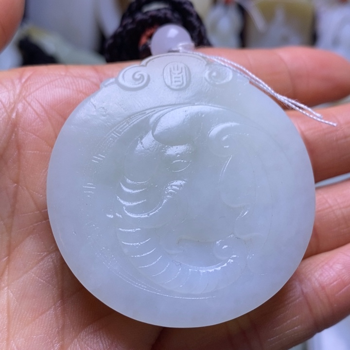 和田玉未镶嵌把件