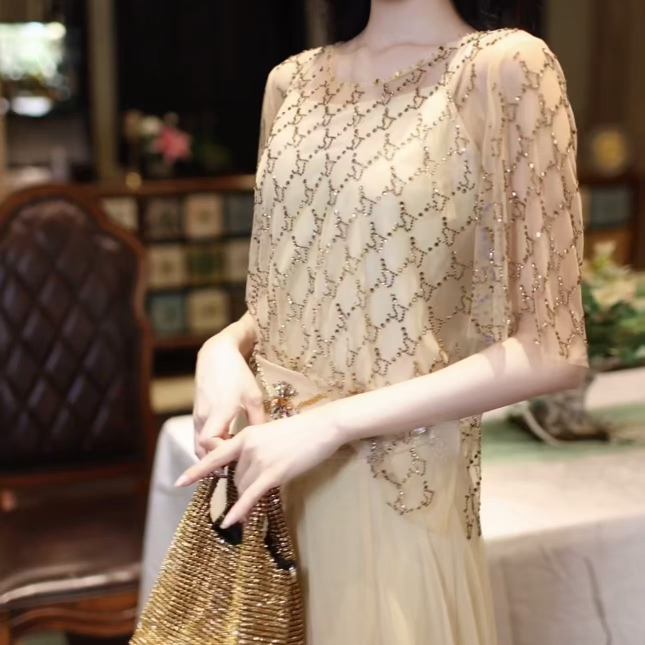 2-2【楼兰千金】法式重工气质上衣