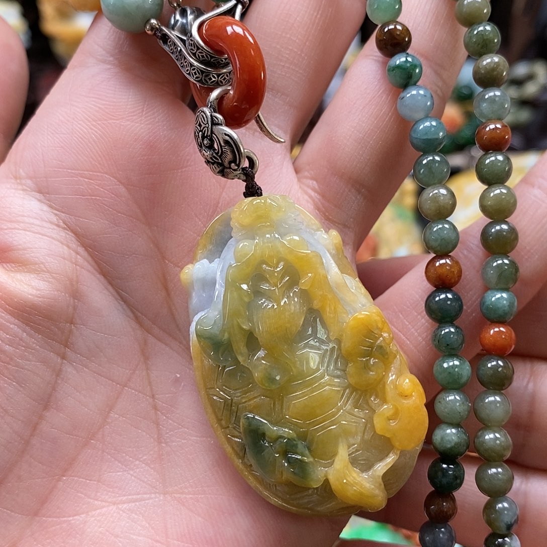 翡翠颈饰未镶嵌翡翠