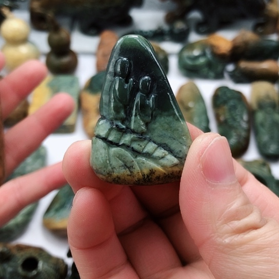 岫岩河磨玉（透闪石质玉）把件未镶嵌