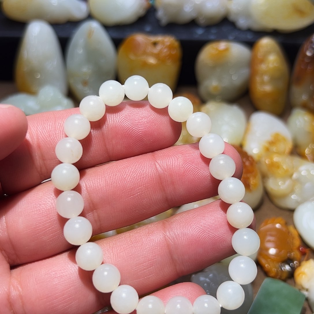 和田玉颈饰未镶嵌看****酷