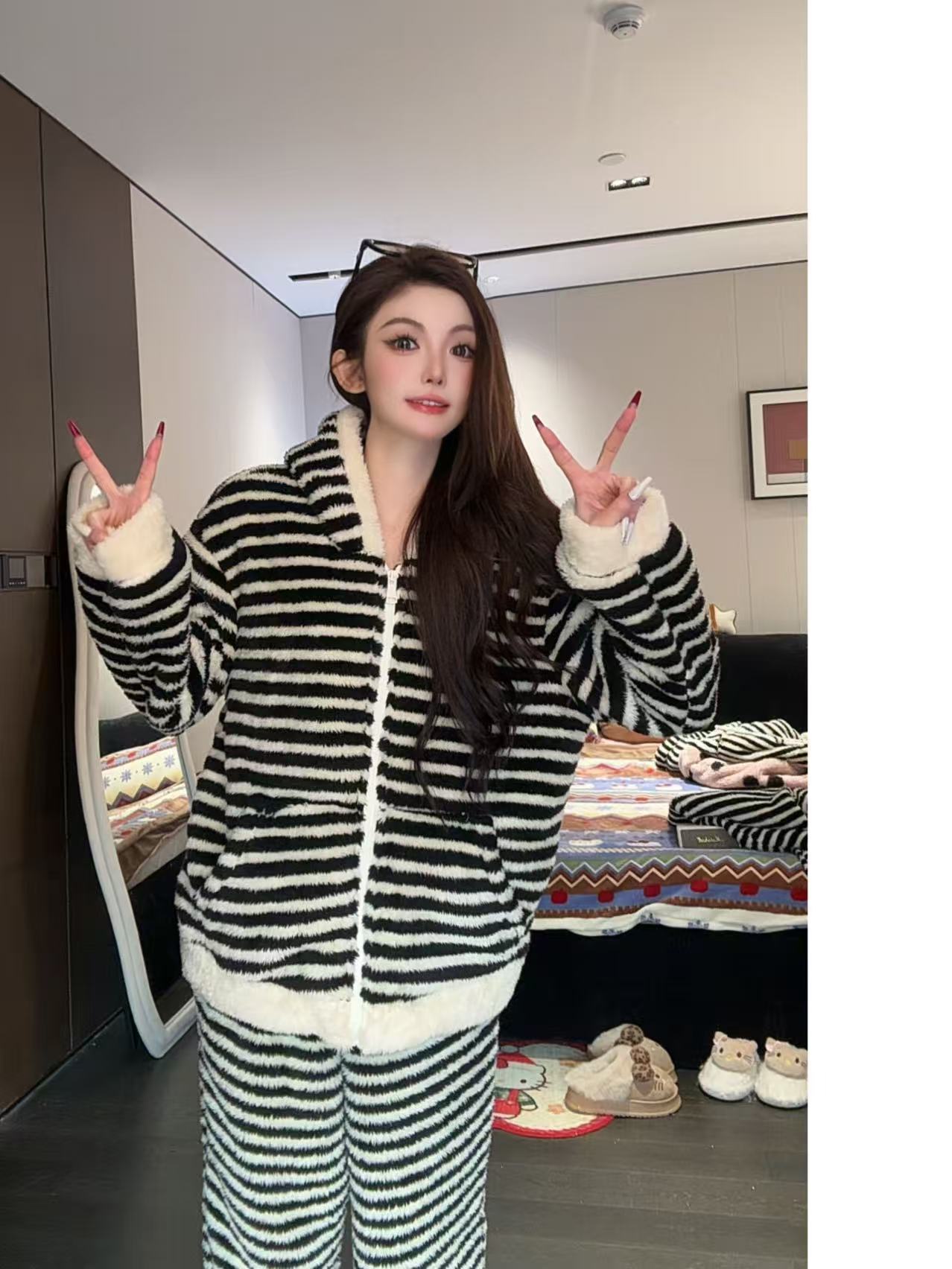 条纹睡衣网红冬季女加绒加厚宽松大码毛绒家居服秋冬保暖女士情侣