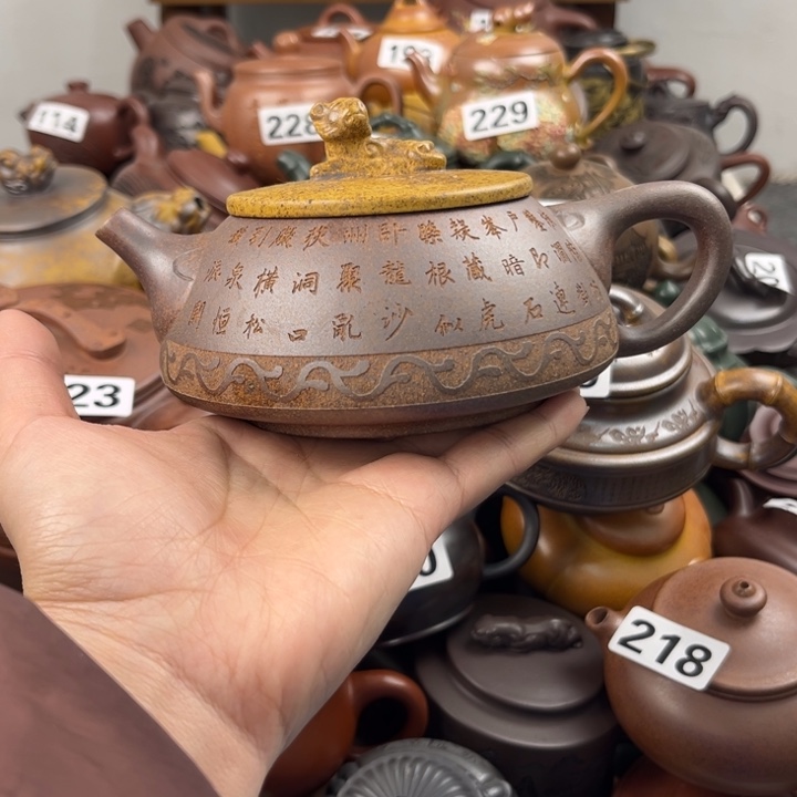 紫砂茶壶盖子不一样