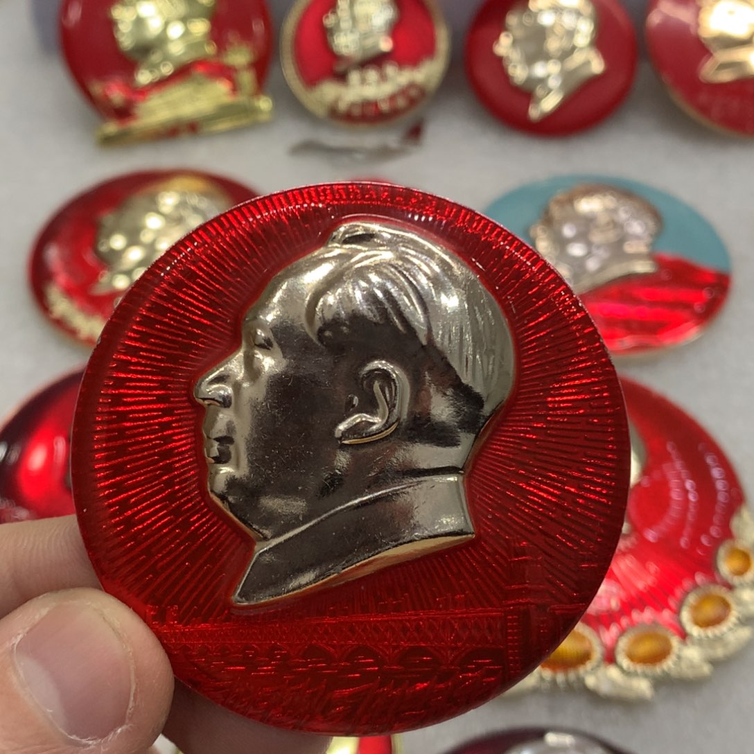 铝白**来红色纪念章 文像 