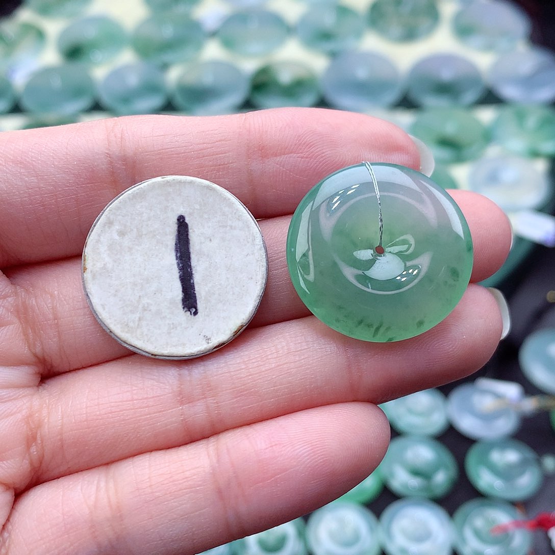 翡翠颈饰未镶嵌69尺寸24.8-5.4