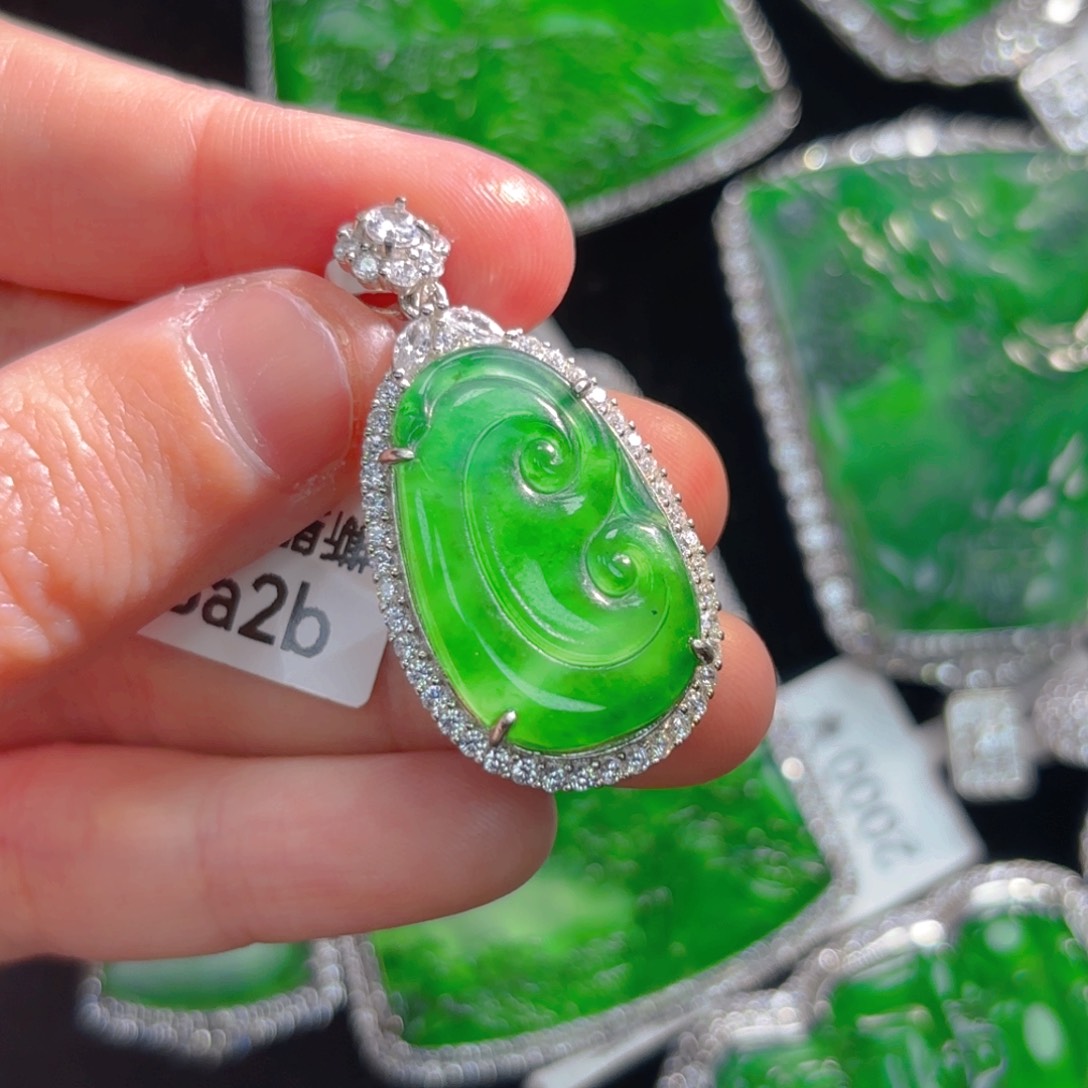 翡翠颈饰银S925镶嵌念**尼如意