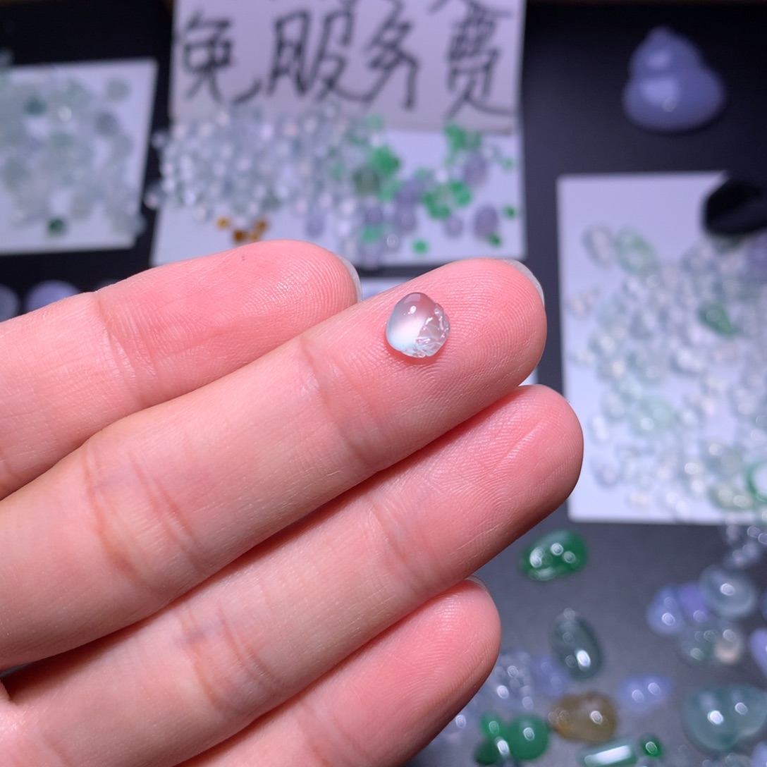 翡翠未镶嵌颈饰金蟾