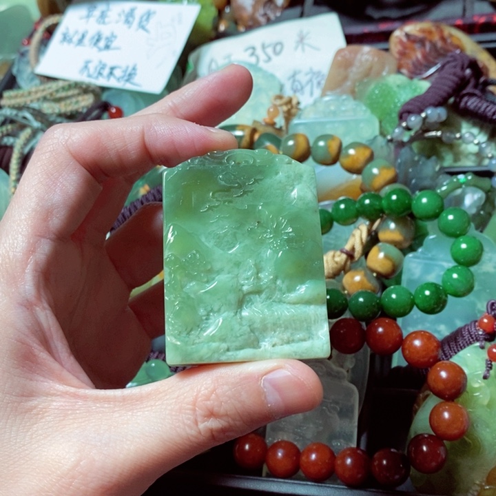 蛇纹石玉颈饰未镶嵌