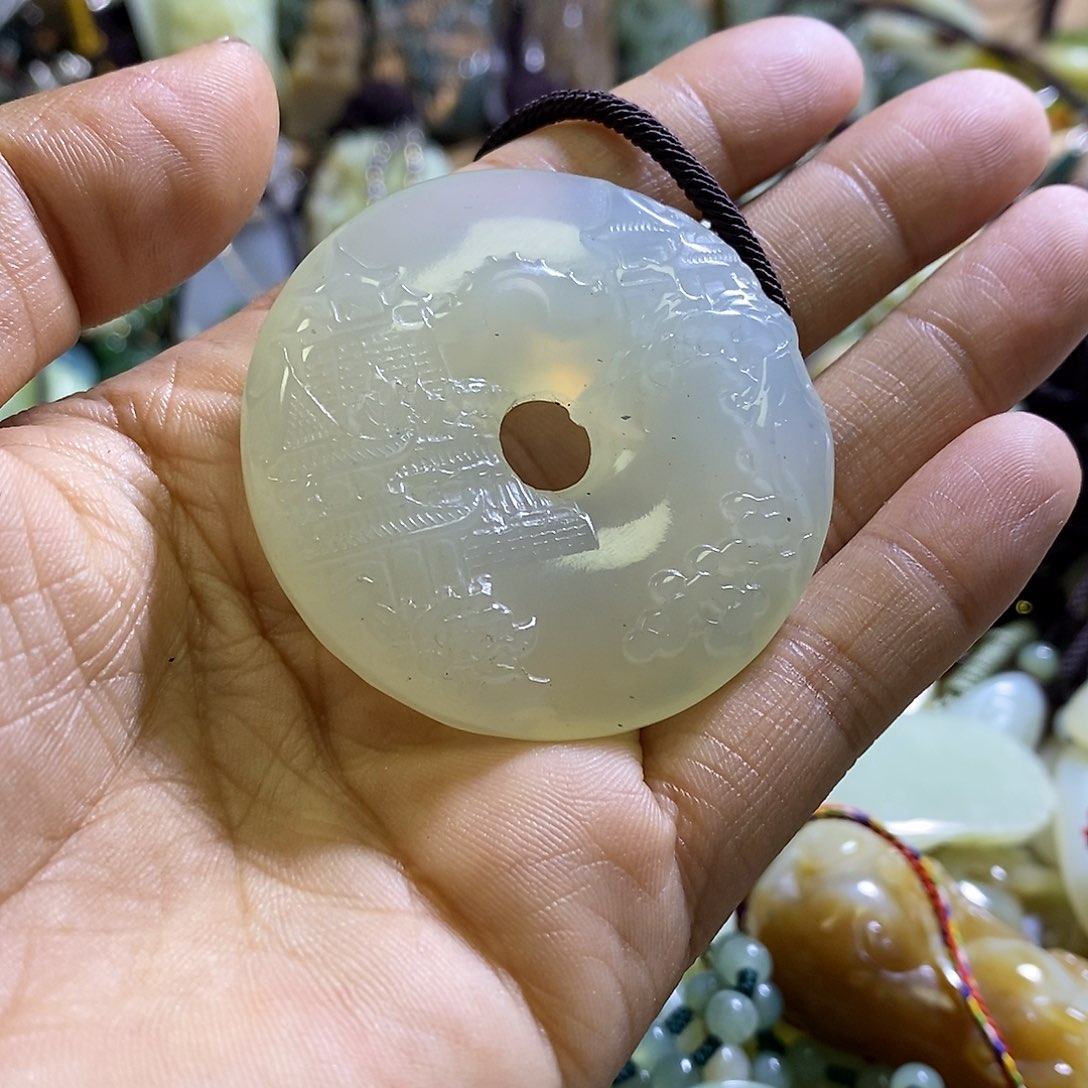未镶嵌岫玉颈饰感觉
