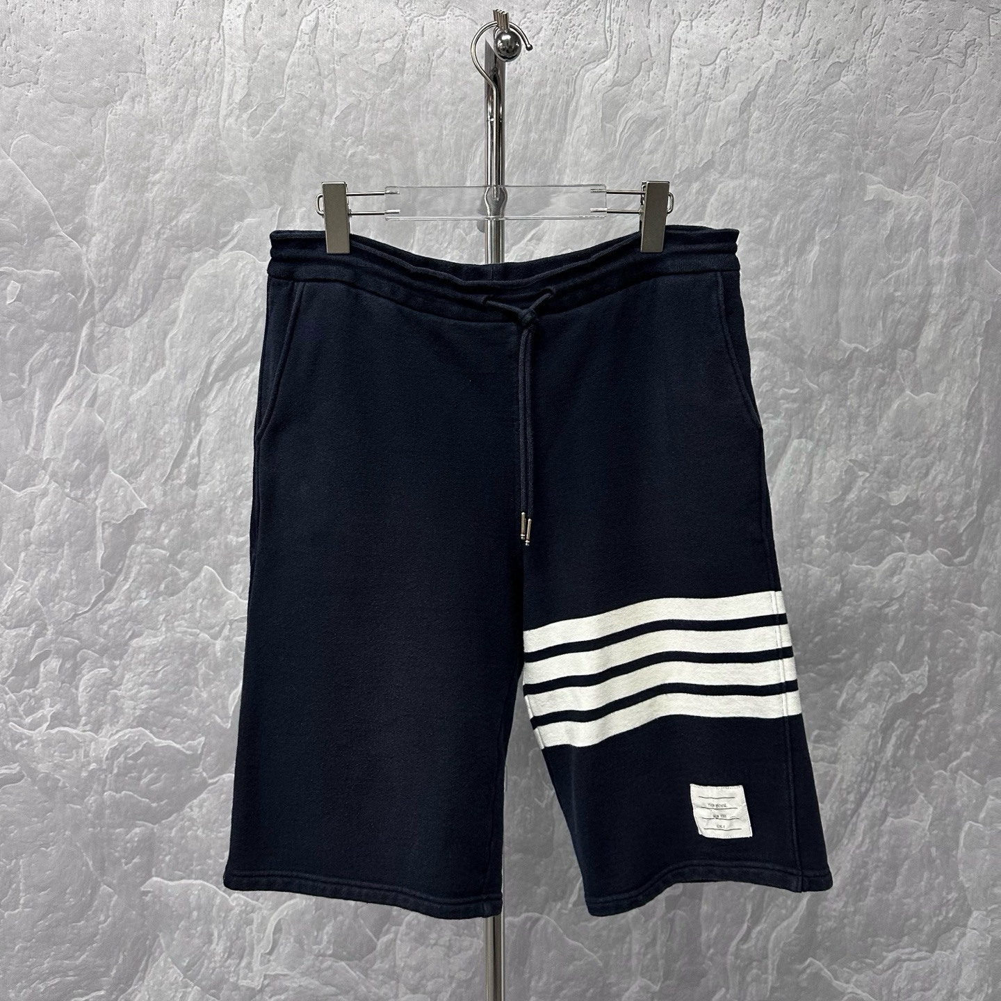 99新 THOMBROWNE 经典条纹休闲短裤4码D10593
