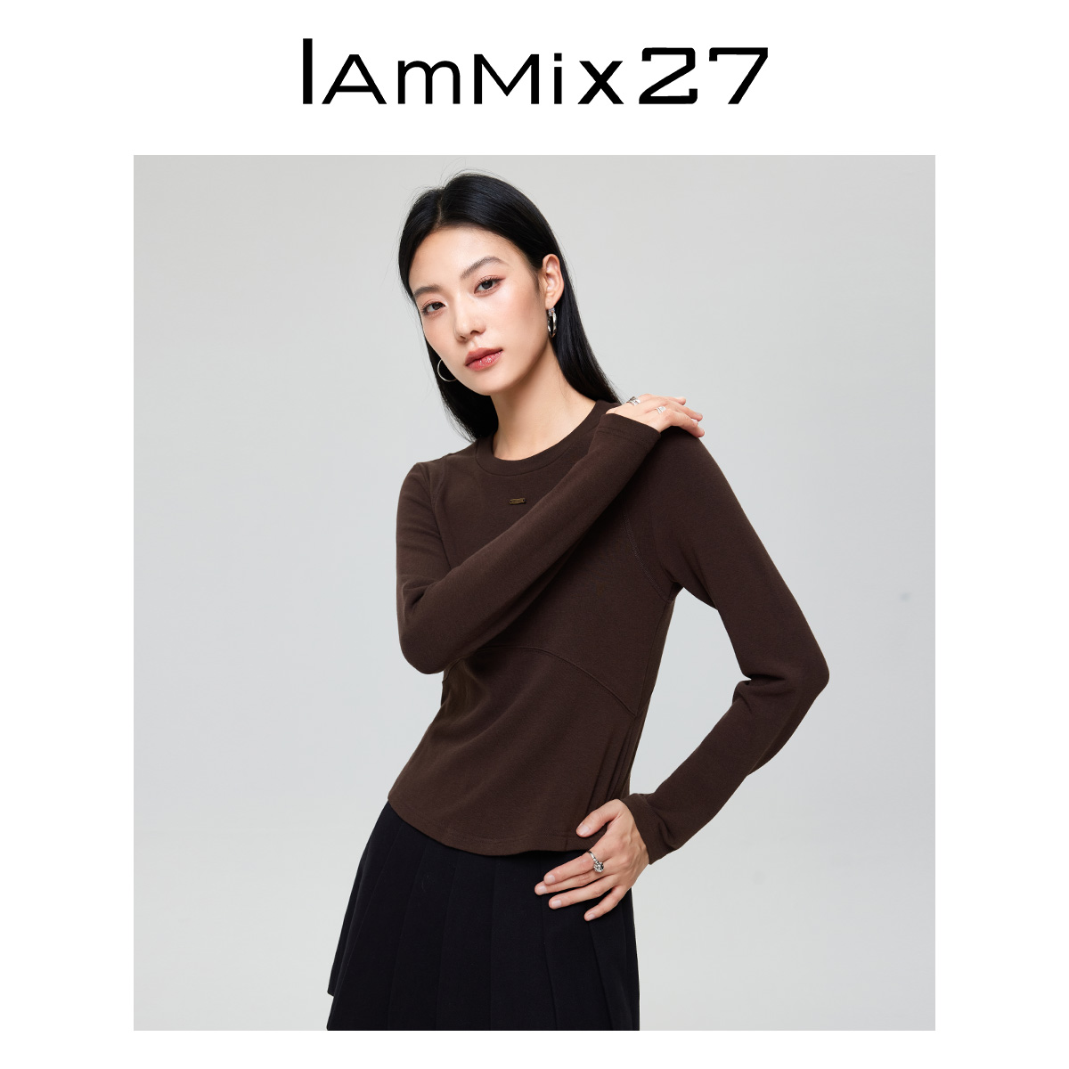 Iammix27T恤V领撞色针织M4D8011
