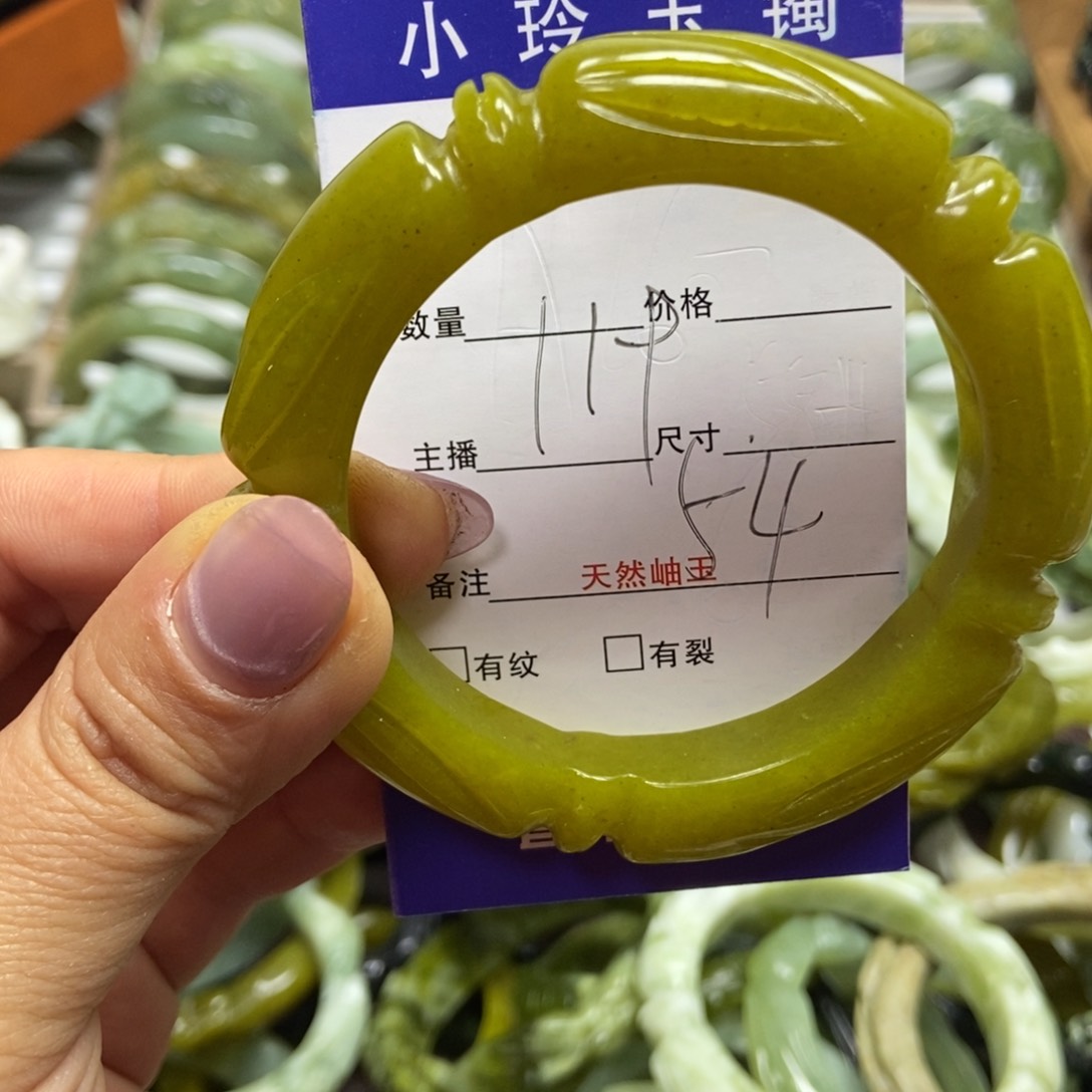 蛇纹石玉手镯未镶嵌