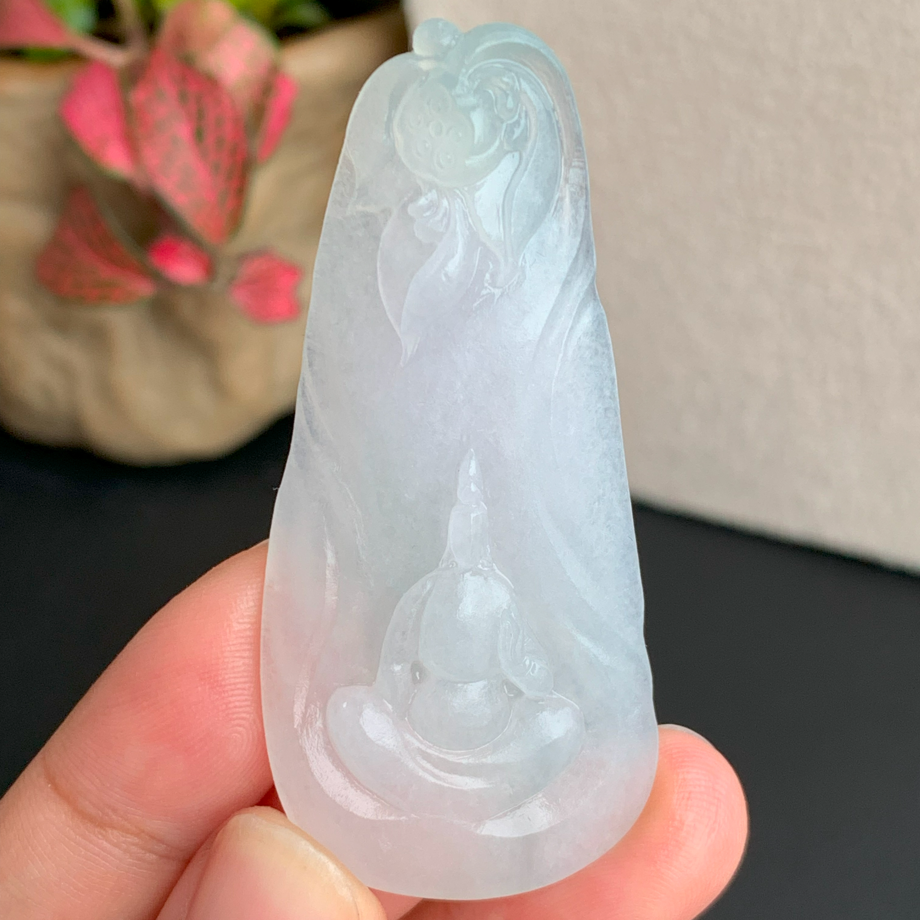 【自然光实拍】清澈 天然翡翠A货冰胶莲下悟道吊坠 定制毛货未抛光