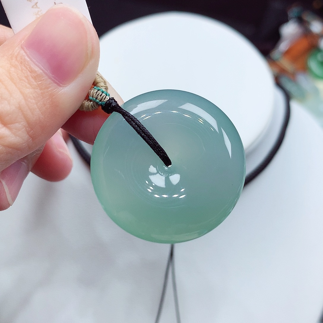 翡翠未镶嵌颈饰编号28，29.3/8.2