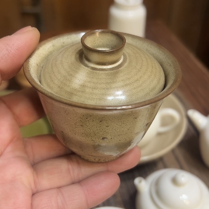 微瑕………………………….. 盖碗