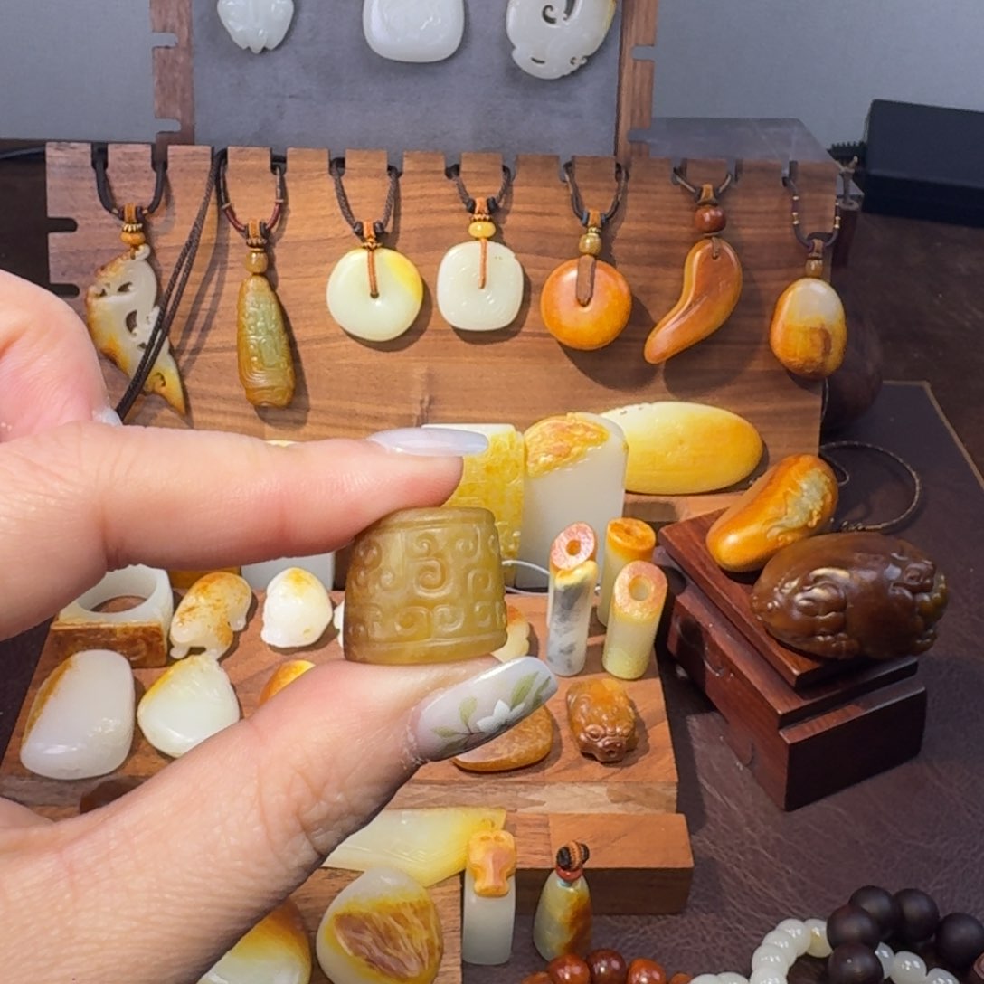 和田玉颈饰未镶嵌