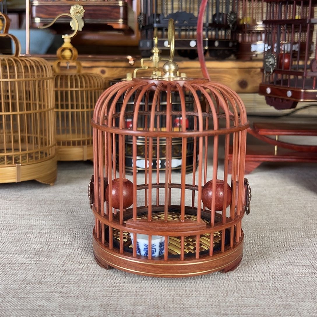 三***哥一个红檀木圆笼加狮子头装饰