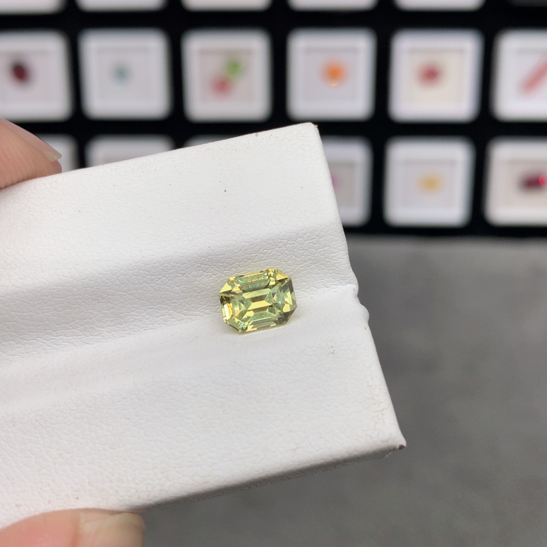 金绿宝石裸石5.7*7.3mm