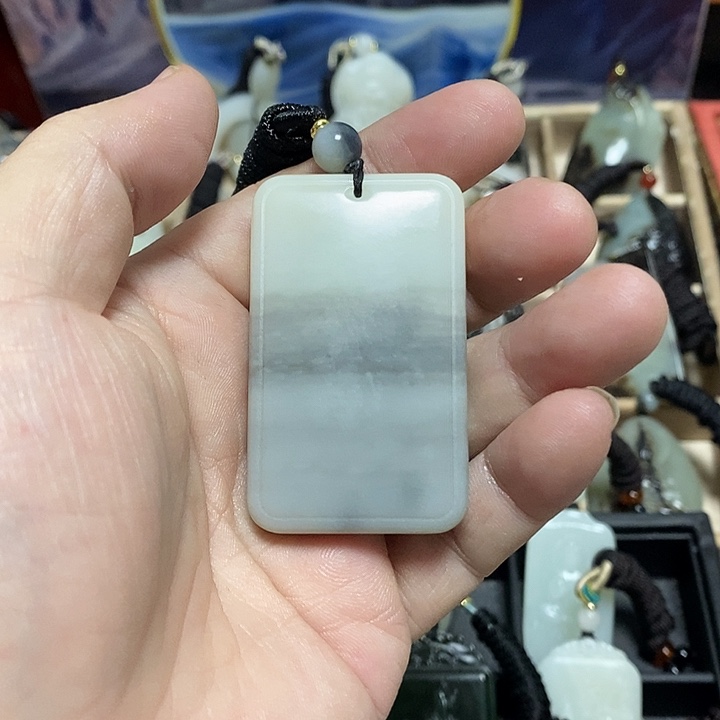 稳***，和田玉未镶嵌颈饰