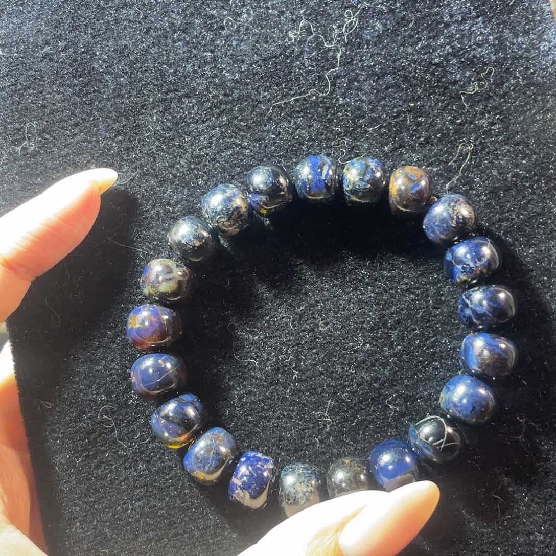 琥珀珠宝奇石未镶嵌有***.