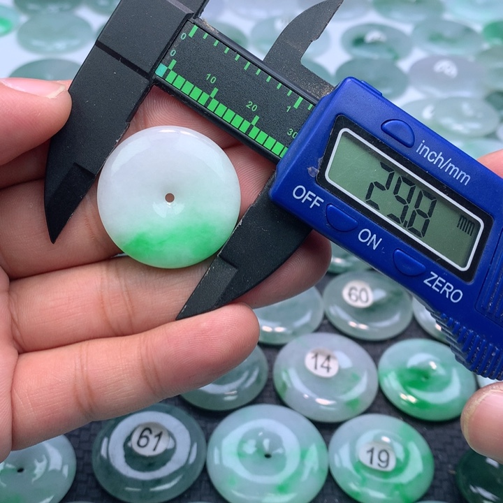 翡翠颈饰未镶嵌缅甸天然A货翡翠